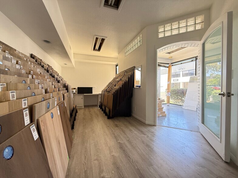 More Photos Of 5731 Palmer Way, Carlsbad Research And Development For Lease