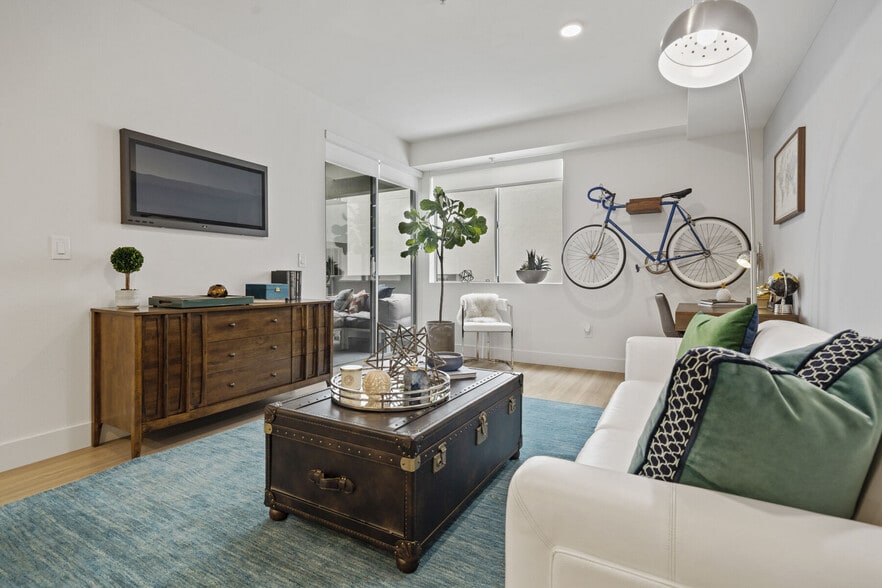 More Photos Of 11049 Magnolia Blvd, North Hollywood Apartments For Lease