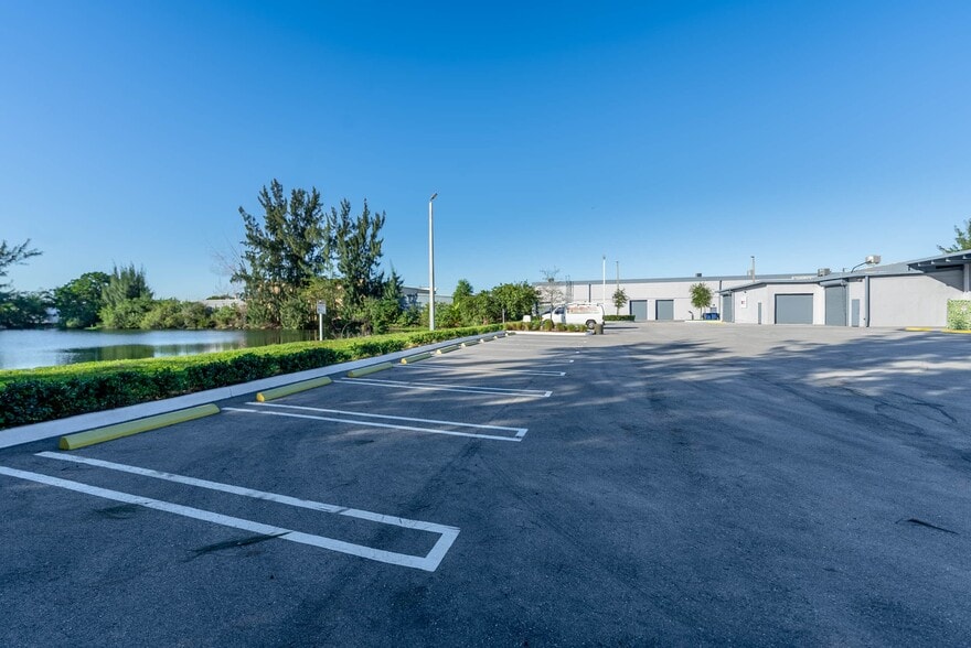 More Photos Of 7850 NW 32nd St, Doral Storefront For Lease
