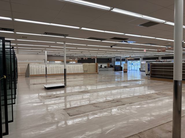 More Photos Of 425 N 5th St, Roscommon Freestanding For Lease