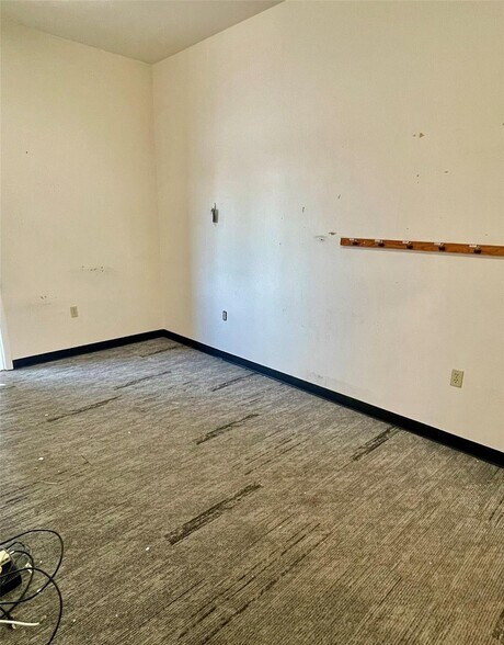 More Photos Of 705 Texas Blvd, Bethalto Restaurant For Sale