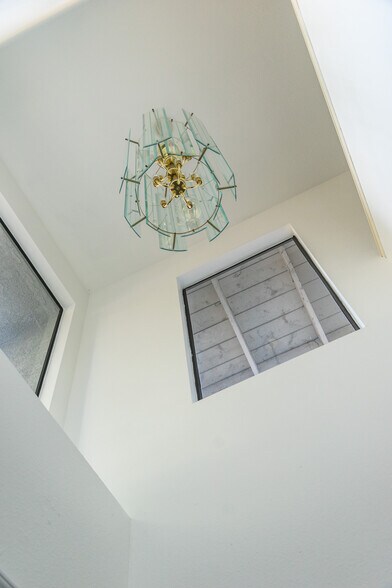 More Photos Of 2506 E 6th St, Long Beach Multifamily For Sale
