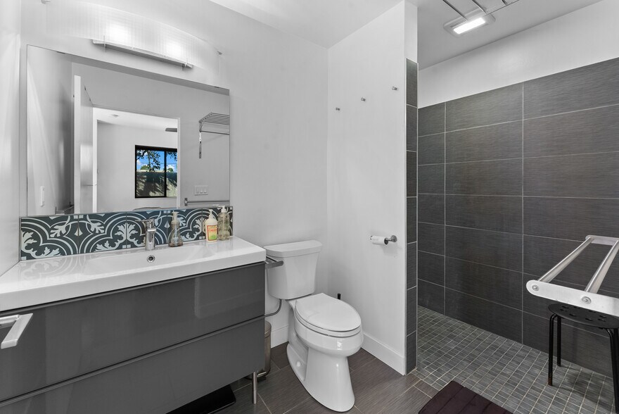 More Photos Of 385 Juniper Ave, Carlsbad Apartments For Sale