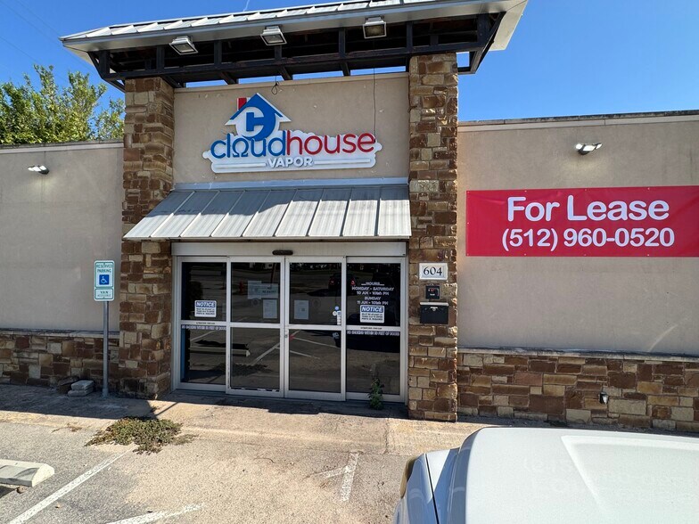 More Photos Of 604 N Bell Blvd, Cedar Park Freestanding For Lease