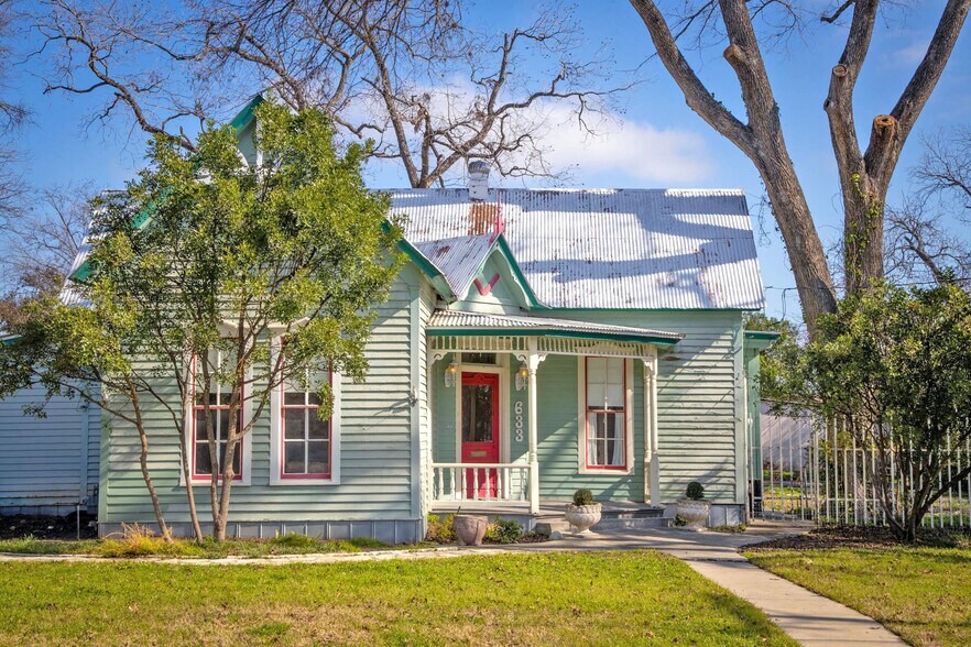 More Photos Of 633 S Castell Ave, New Braunfels Office Residential For Sale