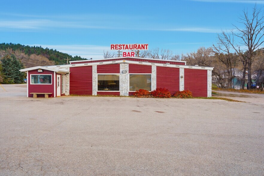 Primary Photo Of 1401 Laurel St, Whitewood Restaurant For Sale
