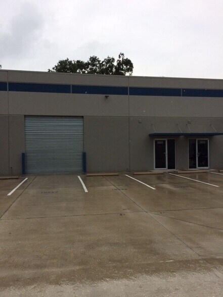 More Photos Of 10231-10249 Windhorst Rd, Tampa Warehouse For Lease