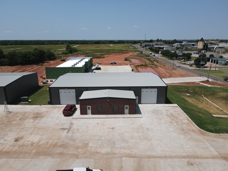 More Photos Of 2690-2730 E Waterloo Rd, Edmond Industrial For Lease