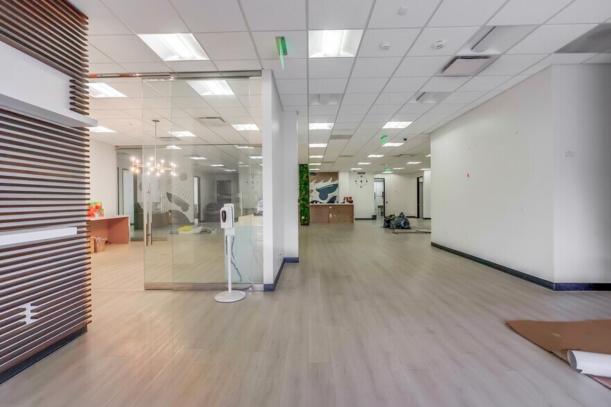 More Photos Of 5947-5951 Variel Ave, Woodland Hills Office For Sale
