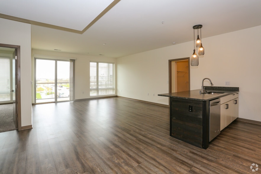 More Photos Of 7955-7973 S Main St, Oak Creek Apartments For Lease
