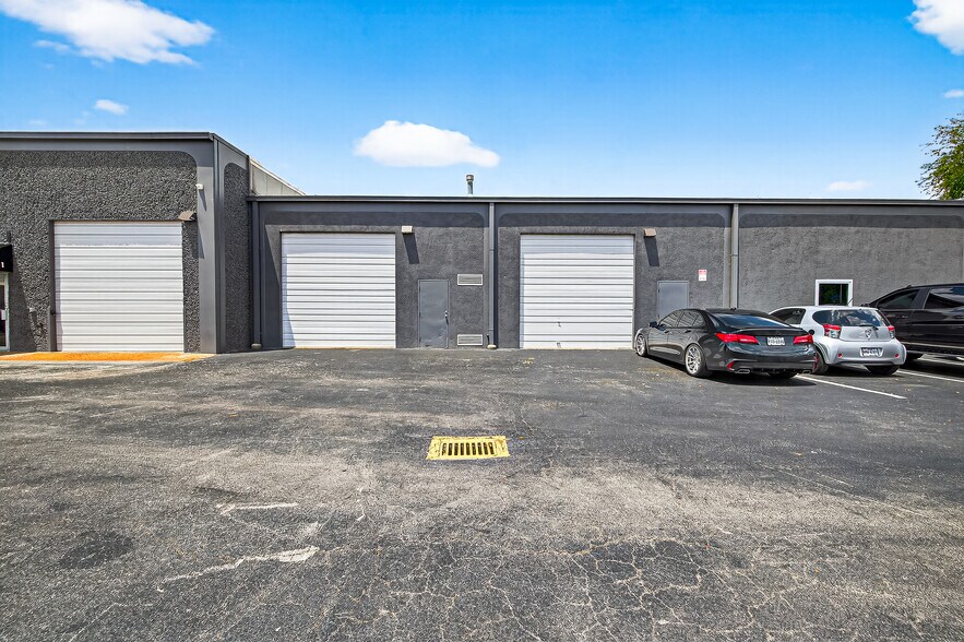 Primary Photo Of 6315-6331 Skyline Dr, Houston Distribution For Lease