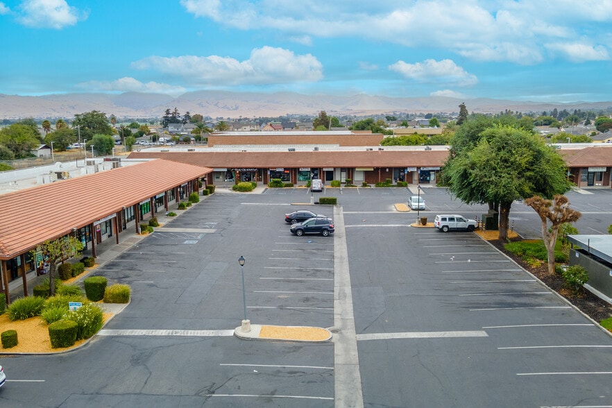 More Photos Of 191 San Felipe Rd, Hollister Unknown For Lease