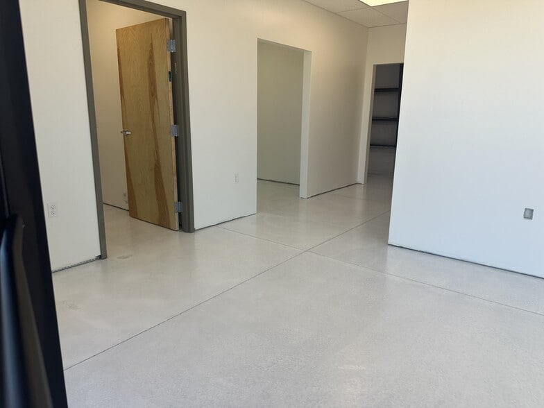 More Photos Of 452 Plane, Gypsum Warehouse For Lease