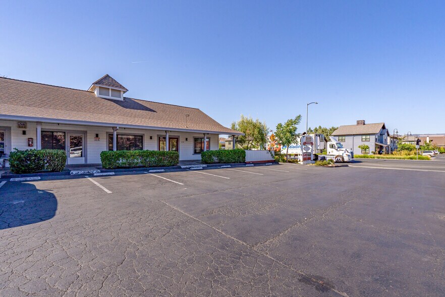 More Photos Of 1270 Broadway, Sonoma Freestanding For Sale