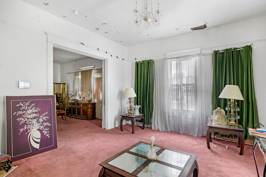 More Photos Of 310 W 34th St, Savannah Office For Sale