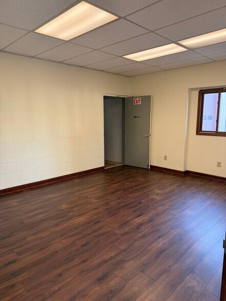 More Photos Of 437 Dunlap St, Delaware Warehouse For Lease