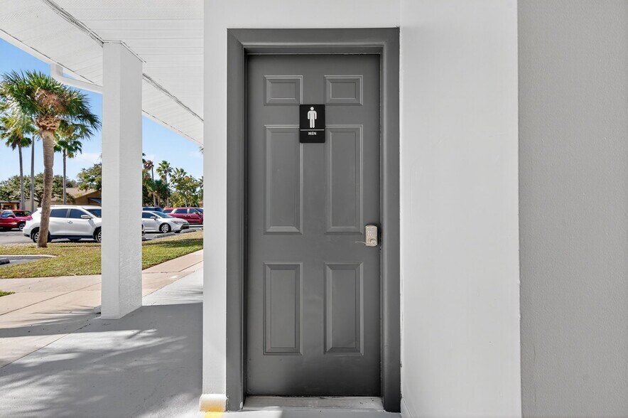 More Photos Of 11350 66th St, Largo Office Residential For Lease