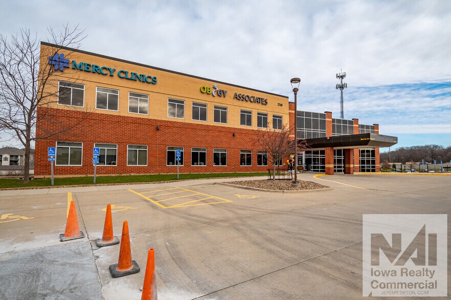 More Photos Of 2769 Heartland Dr, Coralville Office For Sale