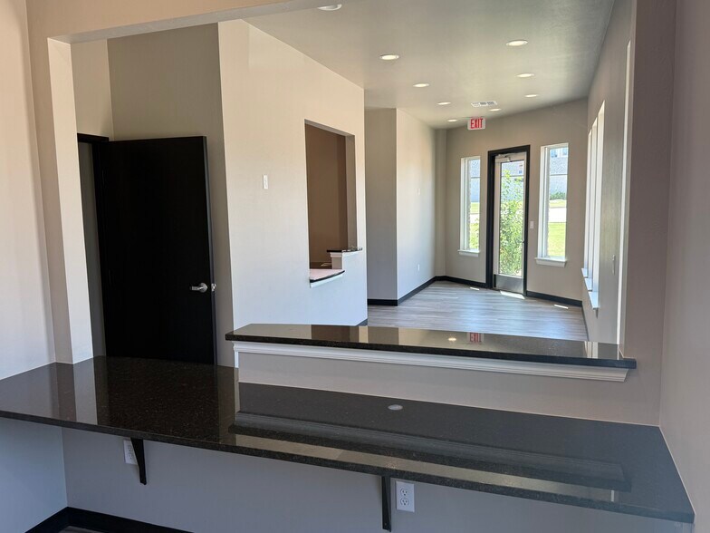 More Photos Of 1941 NW 142nd St, Oklahoma City Office For Lease