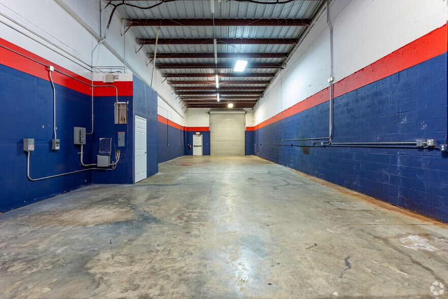 More Photos Of 5961 Northland Rd, Fort Myers Light Distribution For Lease