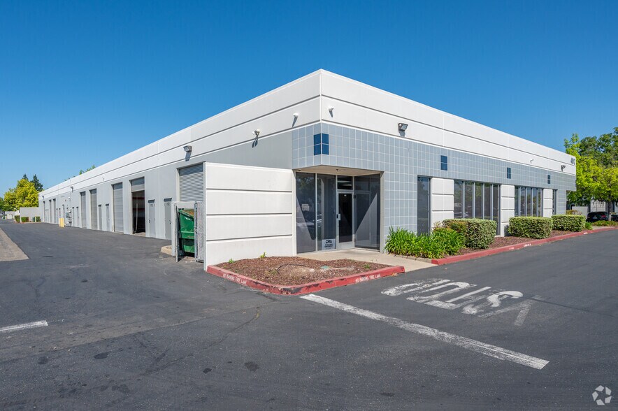More Photos Of 4612 Roseville Rd, North Highlands Flex For Lease