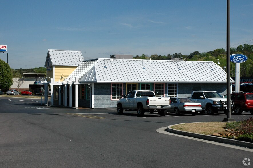 More Photos Of 1347 W Walnut Ave, Dalton Storefront For Lease