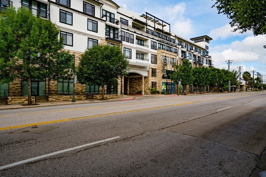 More Photos Of 127 E Riverside Dr, Austin Apartments For Lease