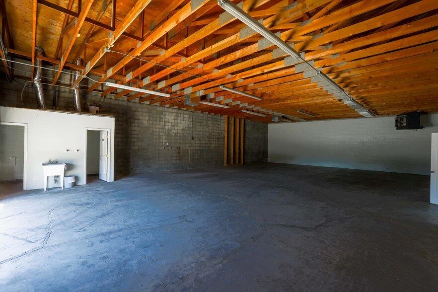 More Photos Of 2478 Victor Ave, Redding Light Manufacturing For Lease