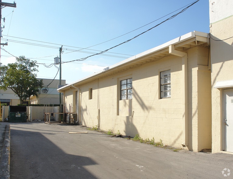 More Photos Of 182 Glades Rd, Boca Raton Freestanding For Lease