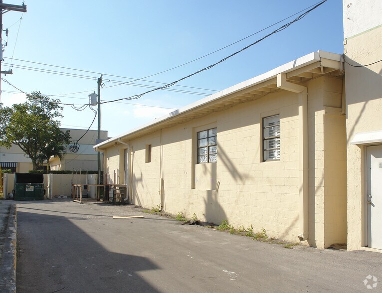 More Photos Of 182 Glades Rd, Boca Raton Freestanding For Lease
