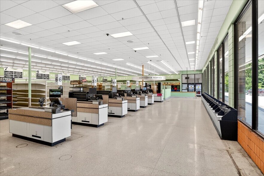 More Photos Of 4634-4639 Gravois Rd, House Spgs, House Springs Supermarket For Lease