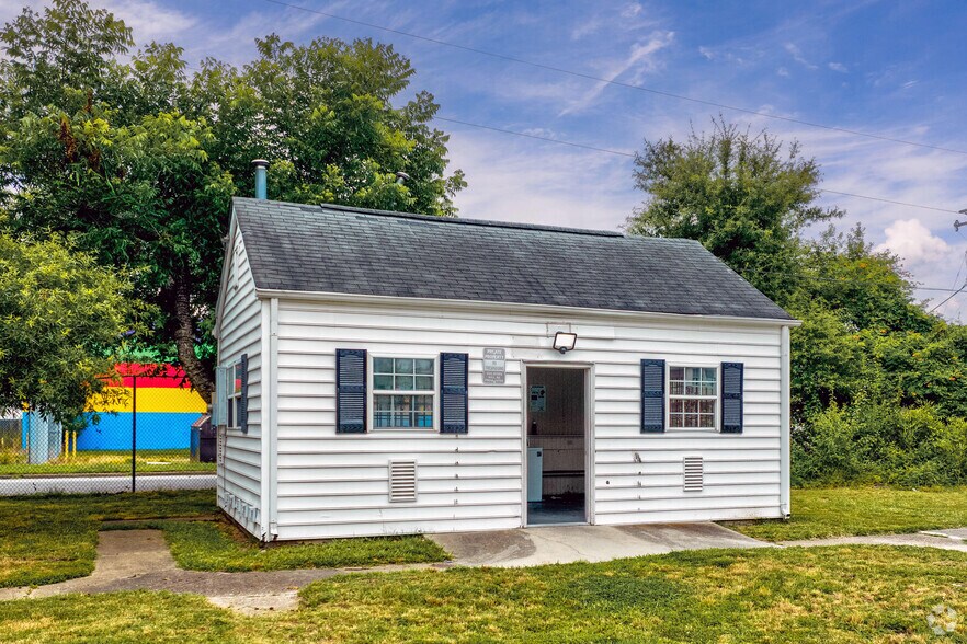 More Photos Of 9 Seminole Dr, Portsmouth Apartments For Sale