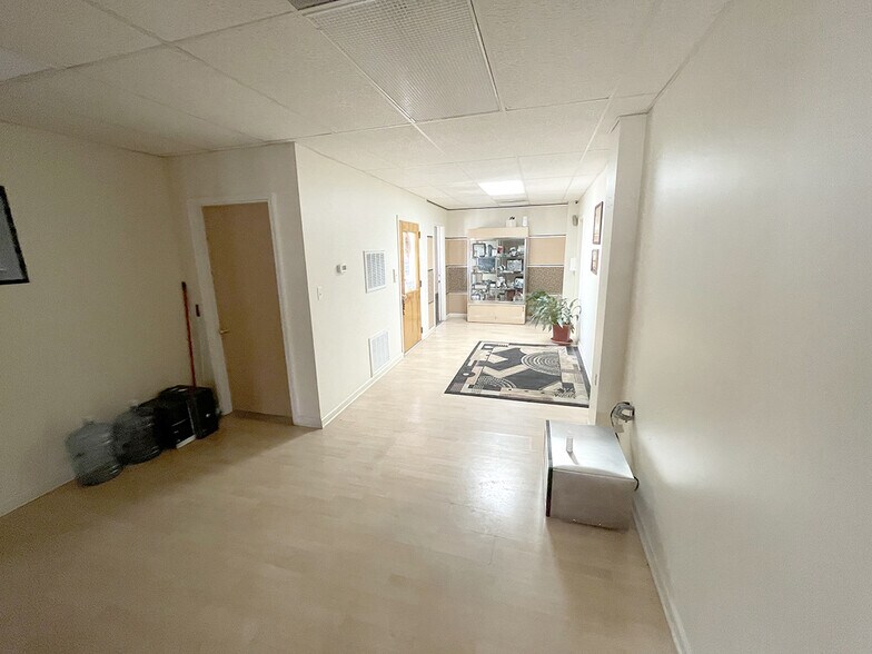 More Photos Of 102 W Franklin St, Steelton Service For Lease