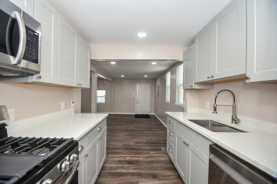 More Photos Of 4928 Old Spanish Trl, Houston Office For Sale