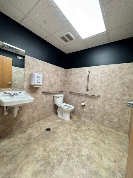 More Photos Of 245 Chestnut St, Meadville Storefront For Lease