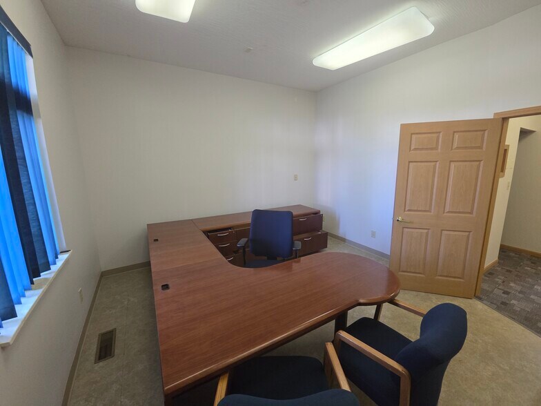 More Photos Of 4000 Parkmead Dr, Grove City Medical For Lease