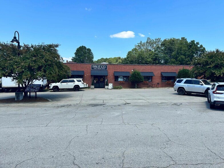 More Photos Of 139 City Hall Ave, Bowdon General Retail For Sale