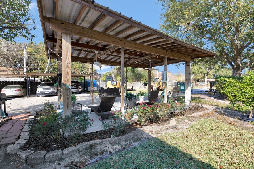 More Photos Of 7648 Broadview Dr, Houston Apartments For Sale