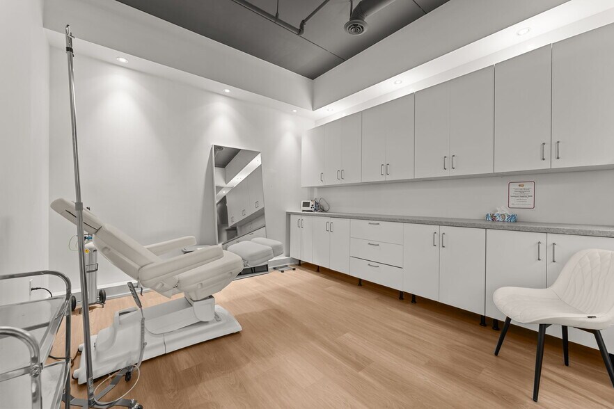 More Photos Of 21 Camden St, Toronto Office For Sale