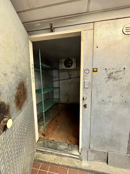 More Photos Of 210 W Calhoun St, Bruce Fast Food For Sale