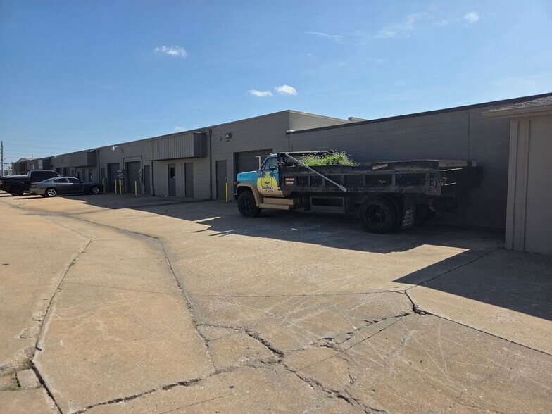 More Photos Of 5515 S Mingo Rd, Tulsa Unknown For Lease