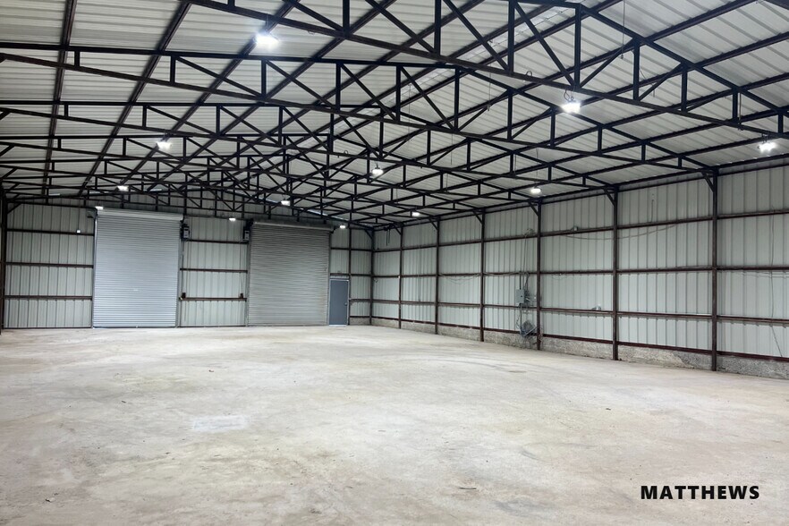 More Photos Of 6500 Airport Fwy, Haltom City Warehouse For Lease