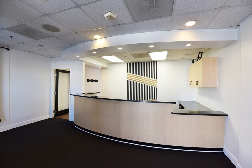More Photos Of 13895 Hedgewood Dr, Woodbridge Medical For Sale