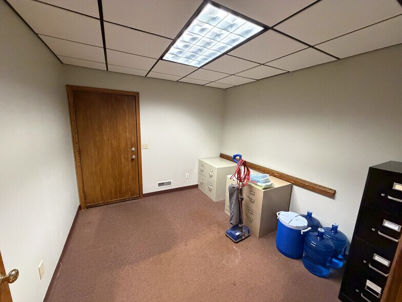 More Photos Of 2202 31st St NE, Canton Flex For Sale