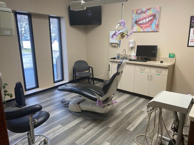More Photos Of 11229 W Dodge Rd, Omaha Medical For Sale