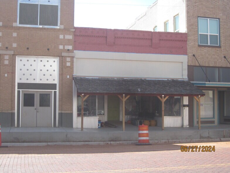 Primary Photo Of 203 N Main St, Childress Loft Creative Space For Sale
