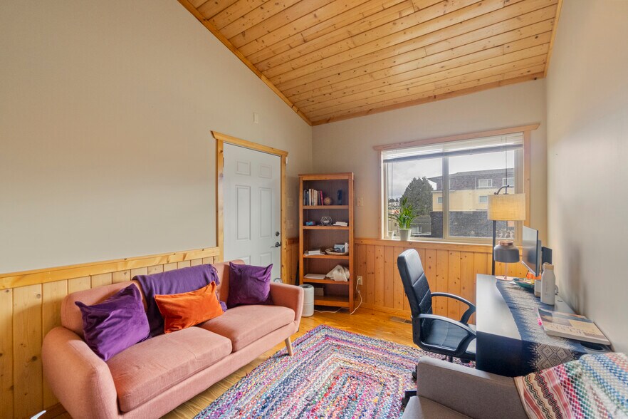 More Photos Of 338 NW 85th St, Seattle Office For Sale