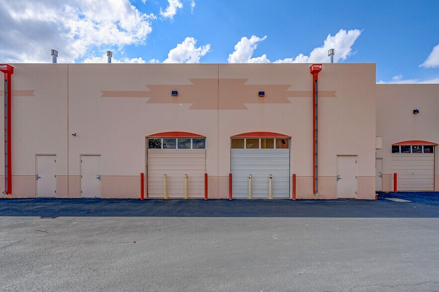 More Photos Of 7030 E 46th Avenue Dr, Denver Warehouse For Sale