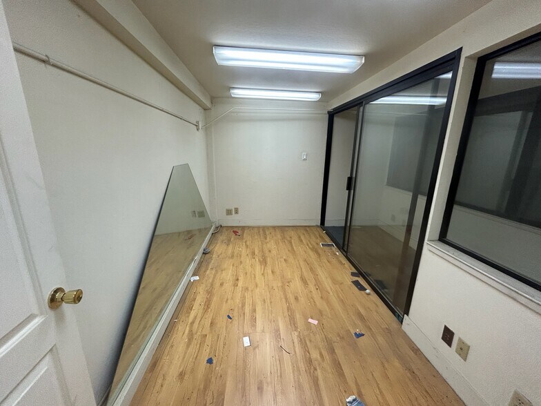 More Photos Of 153-175 N Amphlett Blvd, San Mateo Warehouse For Lease
