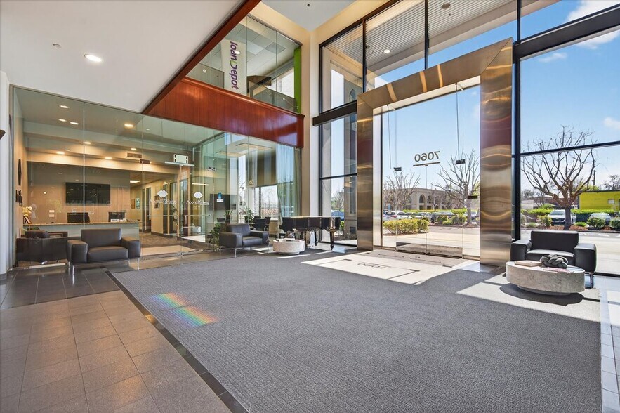 More Photos Of 7060 N Fresno St, Fresno Office For Lease